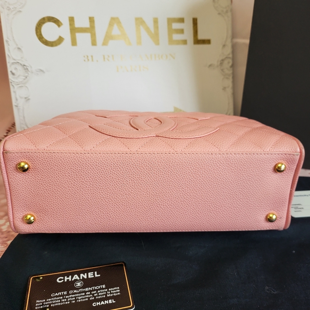 ♡ CHANEL Matelasse Pink Caviar Skin Women Handbag ♡ - Picture 3 of 9